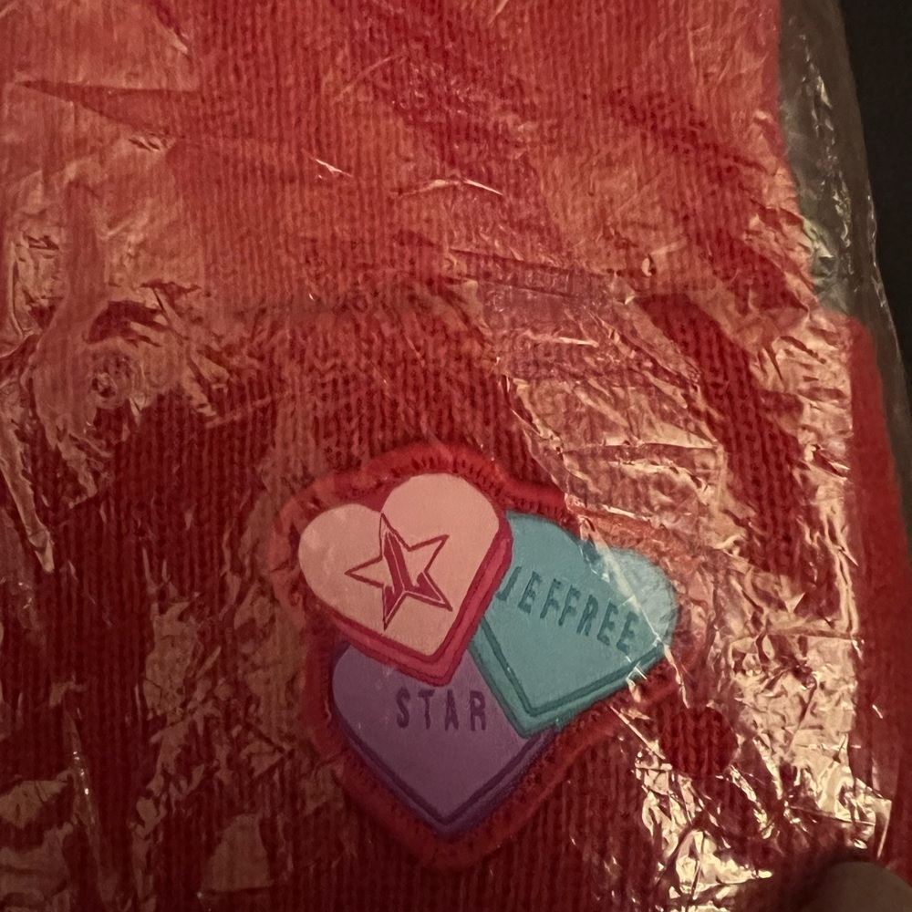 BRAND NEW Jeffree Star Valentine’s Day red beanie